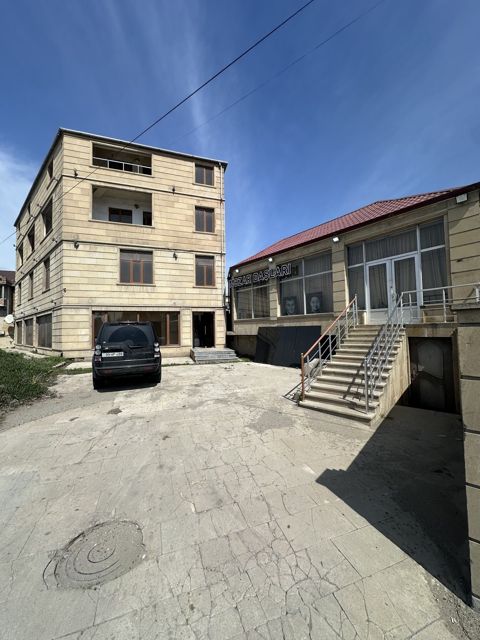 Satılır obyekt 818 m² — Bakı