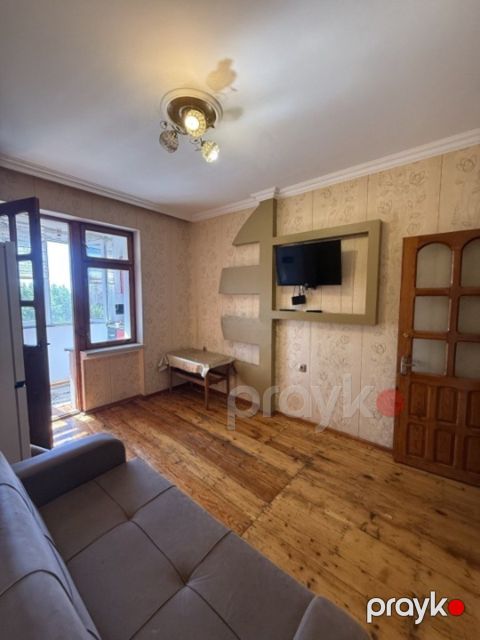 Satılır 3 otaqlı köhnə tikili 72 m²