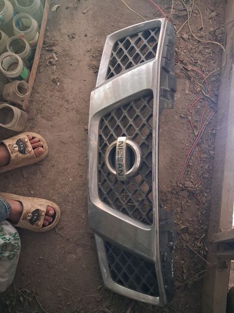 Nissan Navara radiator barmaqlığı — Bakı