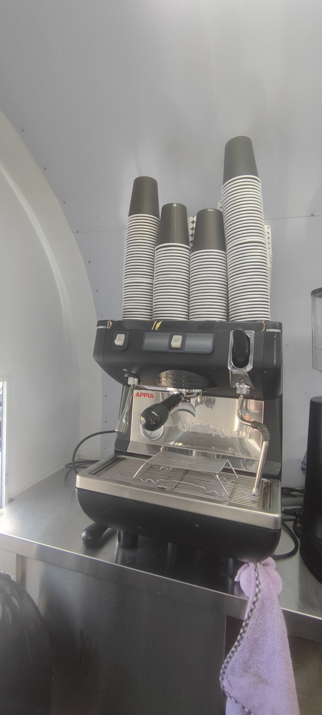 Nuova Simonelli Appia peşəkar espresso kofe aparatı satılır. Kafe — Peşəkar mətbəx texnikası, Xankəndi (2)