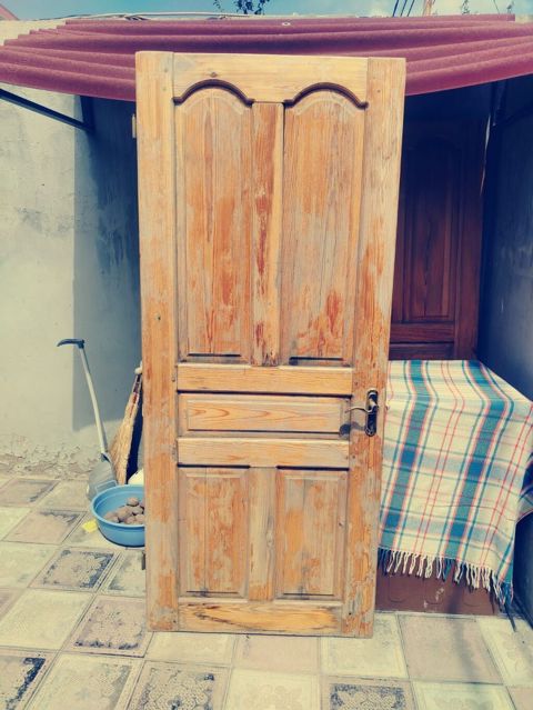 Taxta giriş/qapı paneli 2ədəddi. sadəcə laklanmağa ehtiyacı var.biri — Saray