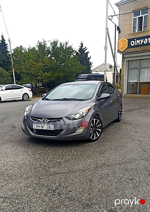 Hyundai Elantra, 1.8 L, 2013 il, 170 000 km