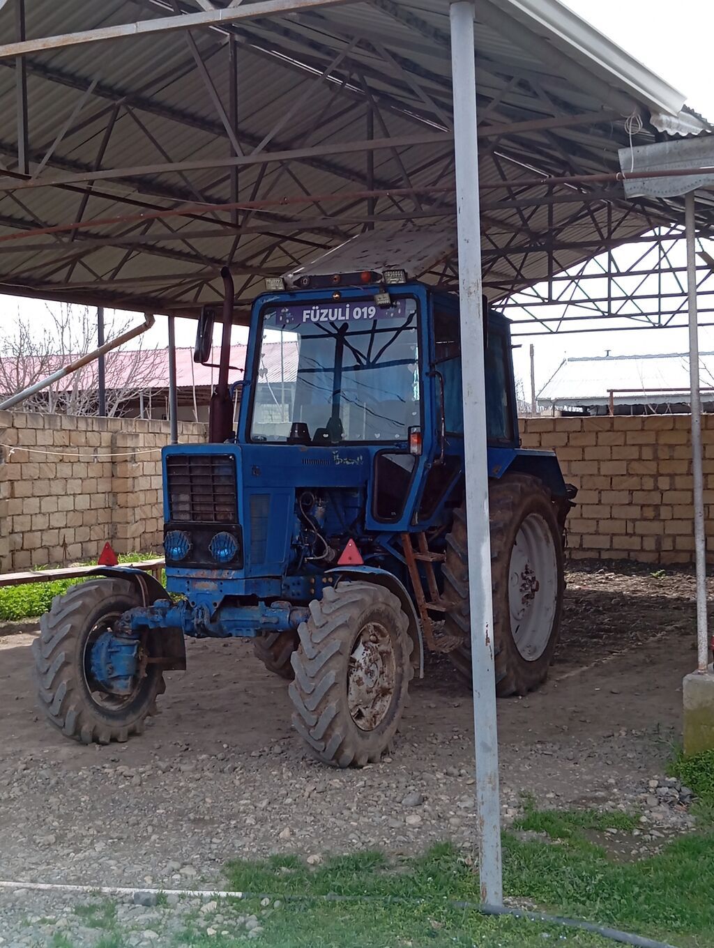 Mavi rəngli MTZ/Minsk tipli təkərli traktor - Güclü dizel mühərrik — Traktorlar, Bakı (7)