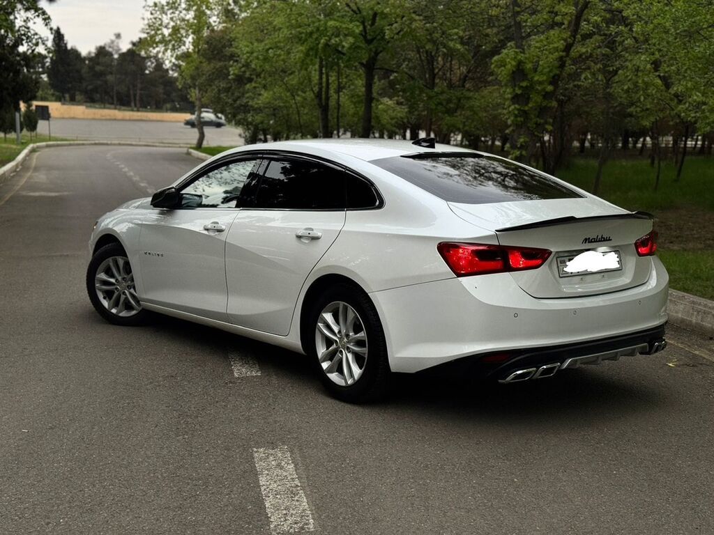 Chevrolet Malibu – ağ rəngli, zərif və dinamik sedan. Əsas — Avtomobillər, Gəncə (3)
