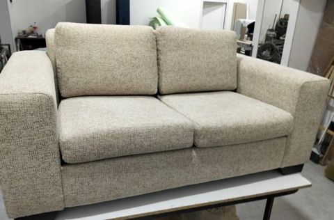 Divan yenidi üzünü 1.60. 220₼. Ünvan Sumqayıt (5063) Mehi E — Bakı
