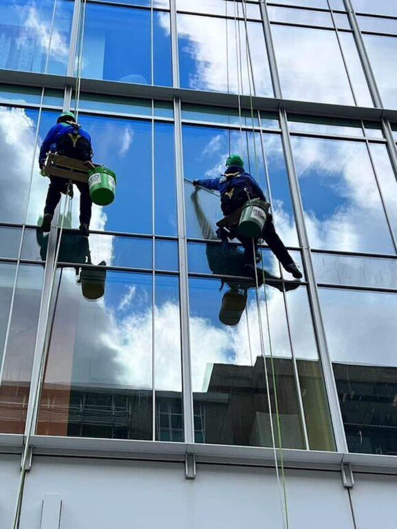 Şüşələrin yuyulması və alpinist xidməti — Təmizlik, Bakı (5)