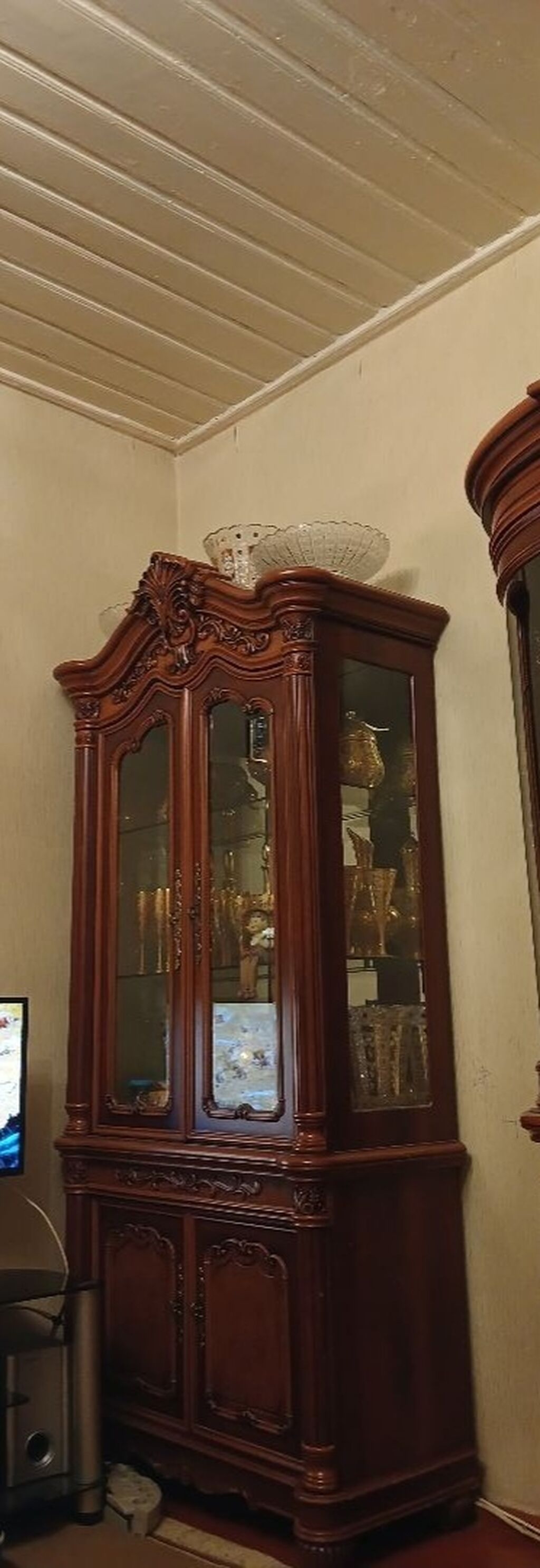 Şüşəli dolab vitrini, İşlənmiş, Ünvandan götürmə — Vitrini, Bakı (4)