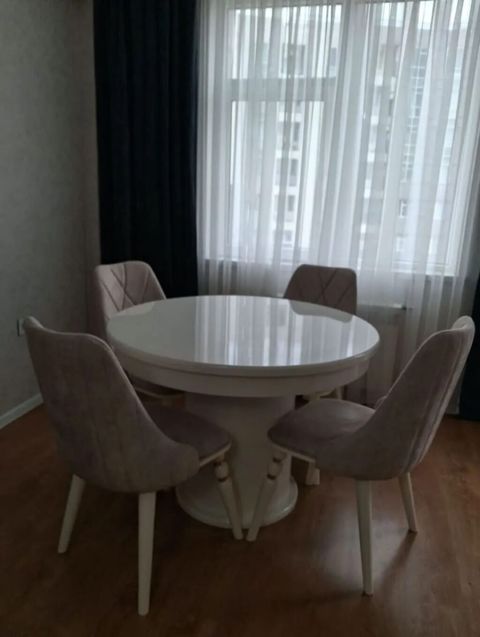Oval Masa dəsti 300₼.Açılır. 4 oturcağı var.Ünvan — Bakı