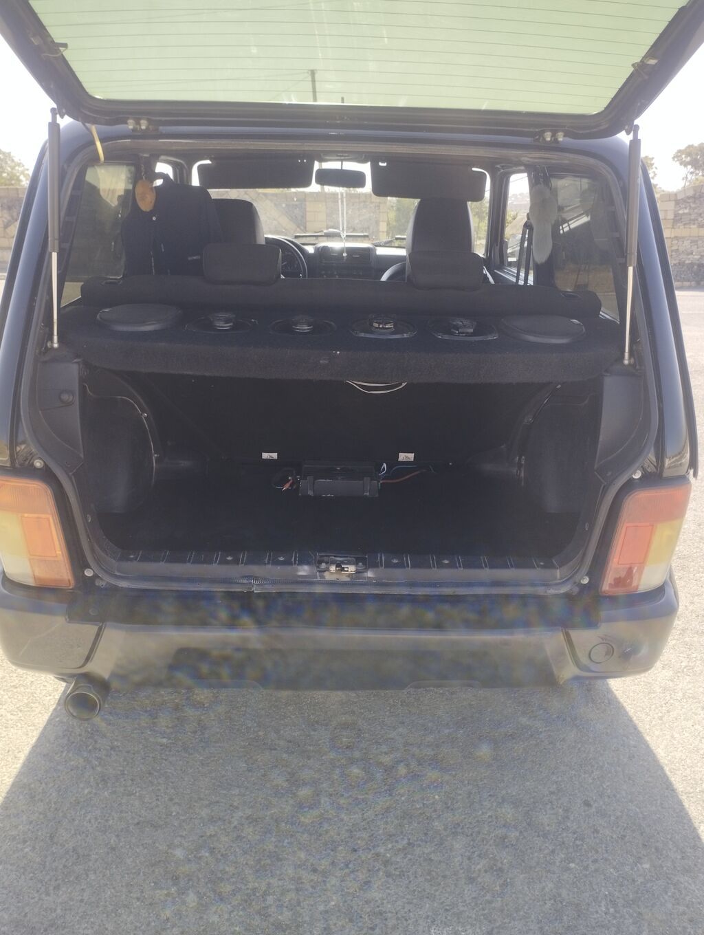 Lada Niva 4x4, qara rəng, 3 qapılı kuzov. Əsas xüsusiyyətlər: - Tam — Avtomobillər, Şamaxı (6)
