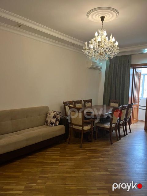 İcarəyə verilir 2 otaqlı köhnə tikili 90 m²