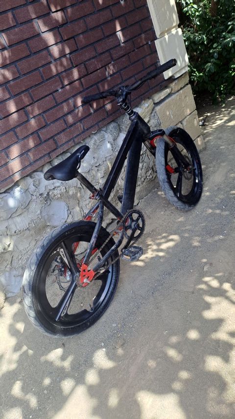 BMX tipli velosiped - Rəng: qara-qırmızı - Korpus: qısa BMX üslubunda — Lənkəran
