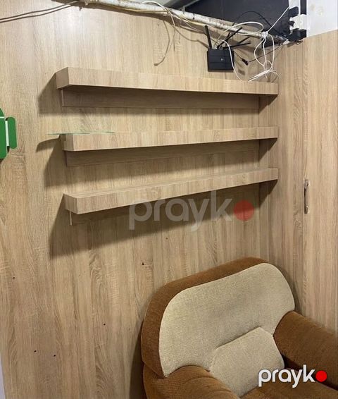 Divara quraşdırılan dekorativ rəf paneli satılır. Açıq palıd tonunda — Ağsu
