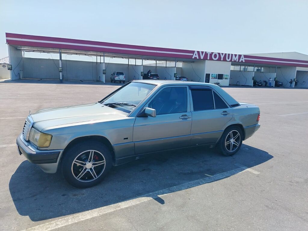 Mercedes-Benz sedan (W201 190 seriyası) Xüsusiyyətlər: - Kuzov: 4 — Avtomobillər, Bakı (7)