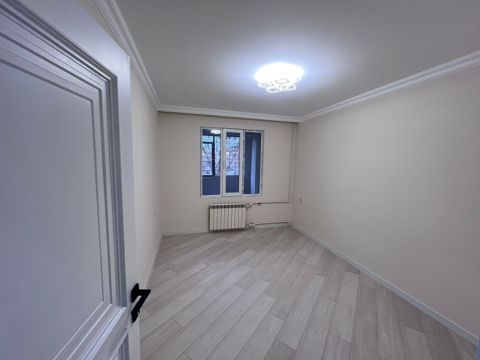 Satılır 4 otaqlı köhnə tikili 100 m² — Bakı