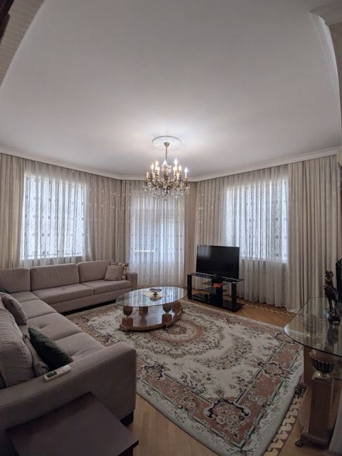 İcarəyə verilir 4 otaqlı yeni tikili 200 m² — Bakı