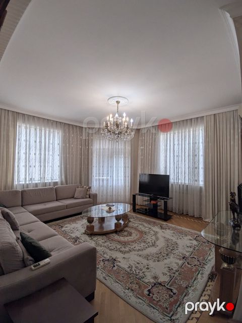 İcarəyə verilir 4 otaqlı yeni tikili 200 m²