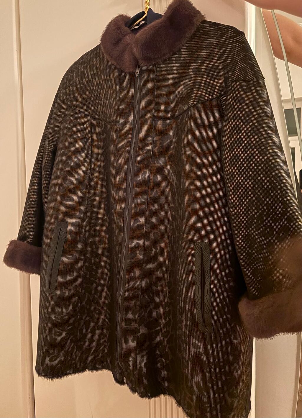 İkiüzlü (reversibl) qadın kürkü/palto - Model: qısa oversize kəsim — Şubə, Bakı