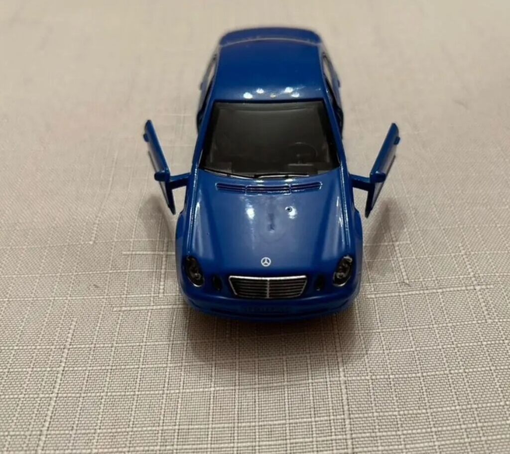 Mavi rəngli metal oyuncaq maşın – sedan model - Material: metal — Oyuncaq nəqliyyatı, Bakı (3)