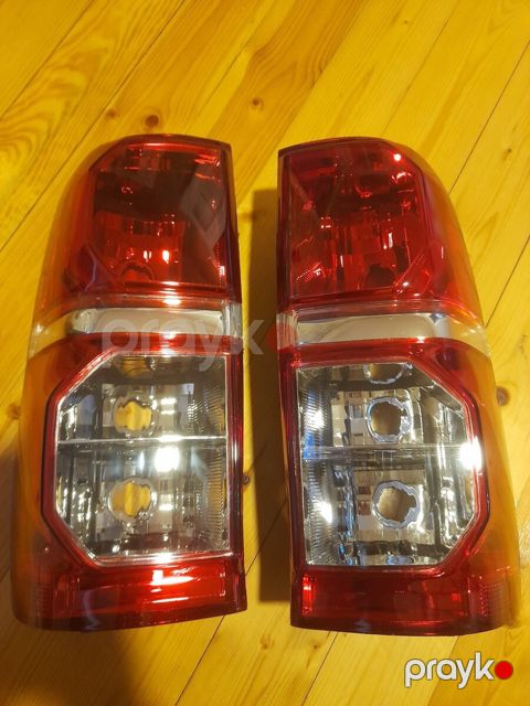 Toyota Hilux arxa işıqları