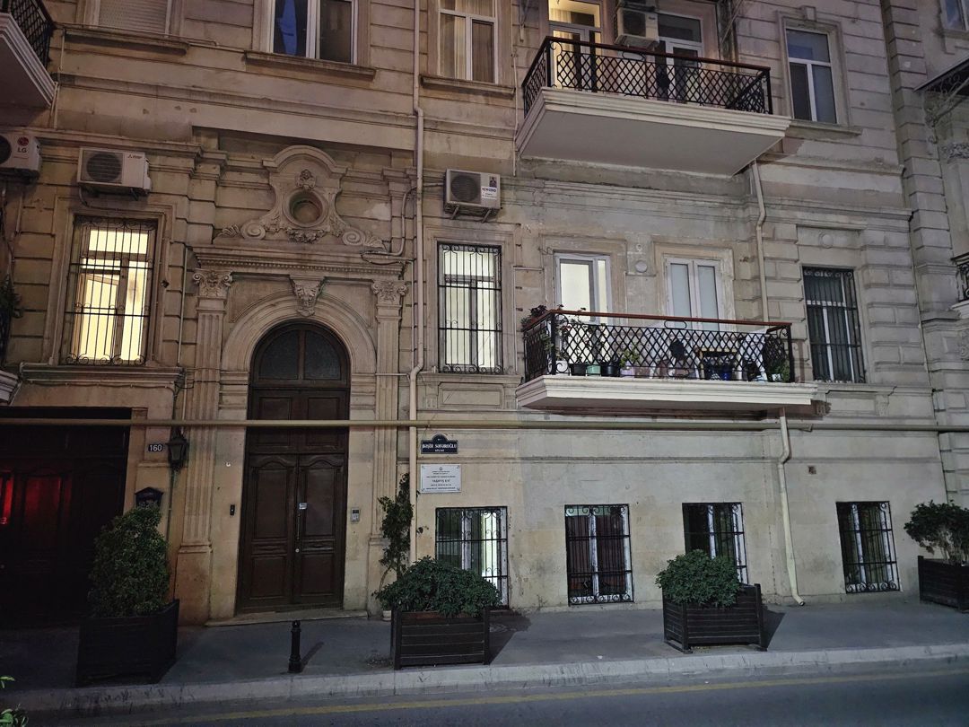 Satılır 4 otaqlı köhnə tikili 140 m² — Mənzil, Bakı (2)