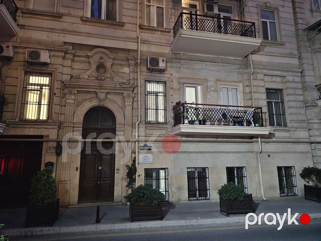 Satılır 5 otaqlı köhnə tikili 140 m² — Mənzil, Bakı (2)