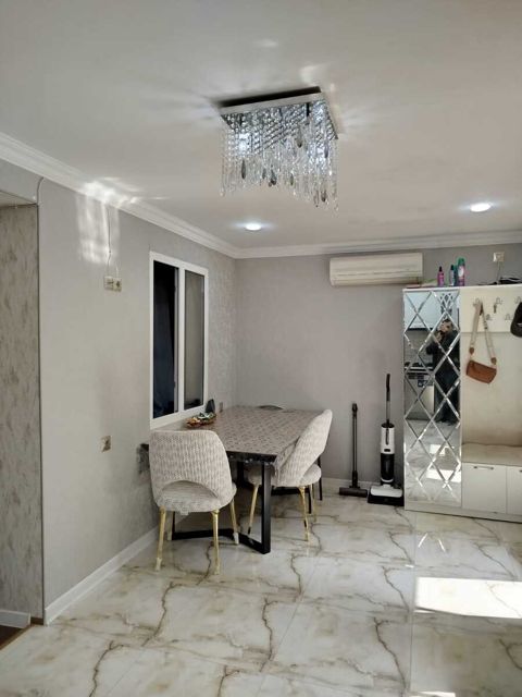 Satılır 2 otaqlı köhnə tikili 70 m² — Bakı