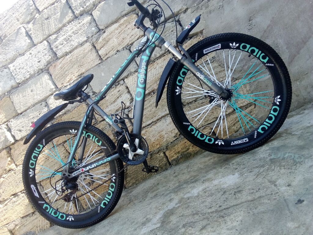 Velosiped – Adidas tematik dizayn - Çərçivə: yüngül alaşımlı, boz — Yol velosipedləri, Digah (5)