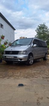Mercedes-Benz Vito minivan Xüsusiyyətlər: - Kuzov: gümüşü rəng, 5 — Avtomobil