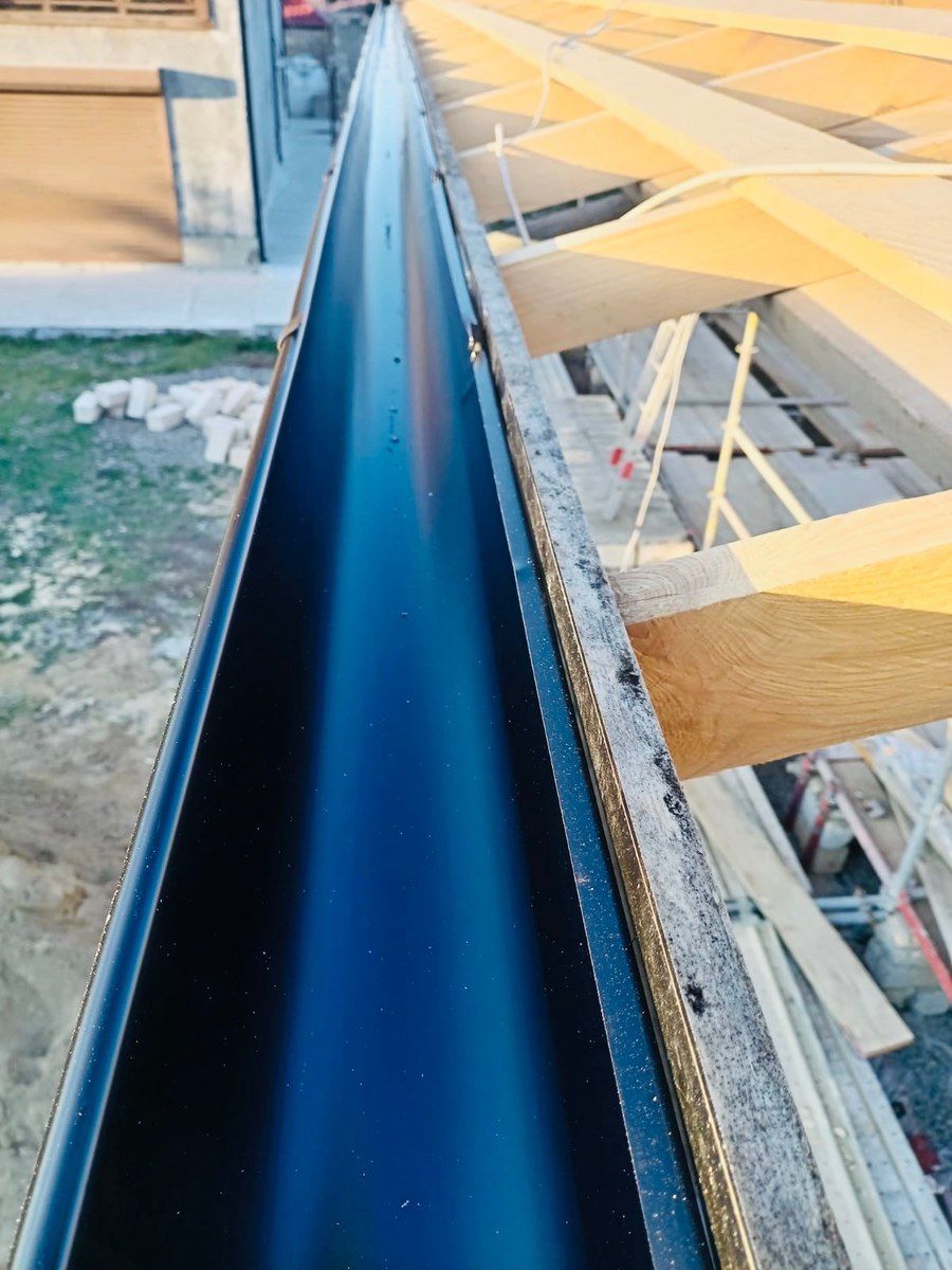 Dam və çardaqların yığılması — Təmir və inşaat, Bakı (10)