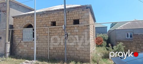 Kürdəxanı qəsəbəsində yerləşən yarı tikili həyət evi satılır 2 sot