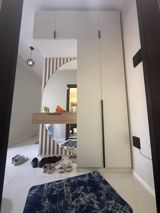 Dəhliz üçün müasir dolab və güzgü dəsti - Dizayn: Minimalist, ağ — Fərid