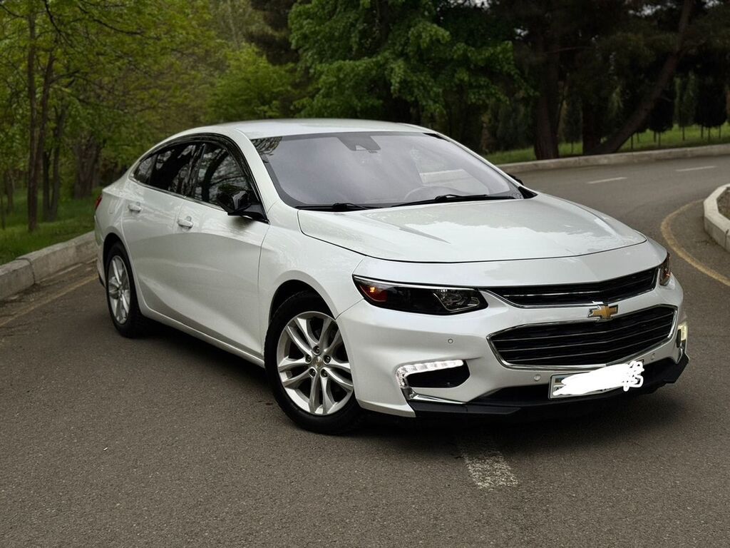 Chevrolet Malibu – ağ rəngli, zərif və dinamik sedan. Əsas — Avtomobillər, Gəncə
