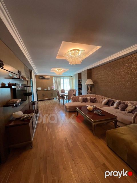 İcarəyə verilir 4 otaqlı yeni tikili 178 m²