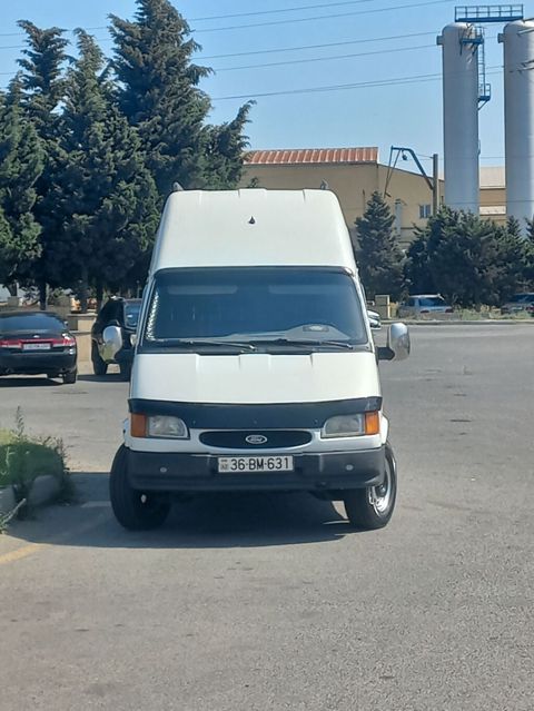 Yükdaşıma üçün yüksək tavanlı yük mikroavtobusu - Marka/model: Ford — Bakı