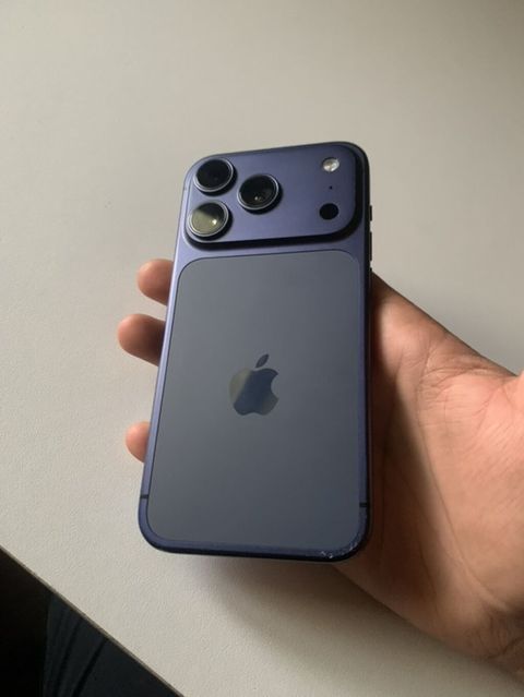 IPhone 17 Pro, Deep Purple — Qobu