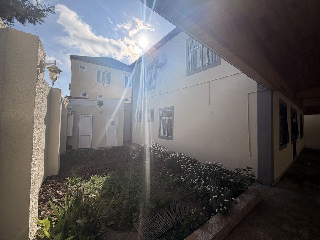Satılır 5 otaqlı həyət evi/bağ evi 200 m² — Ev, villa, Bakı (3)