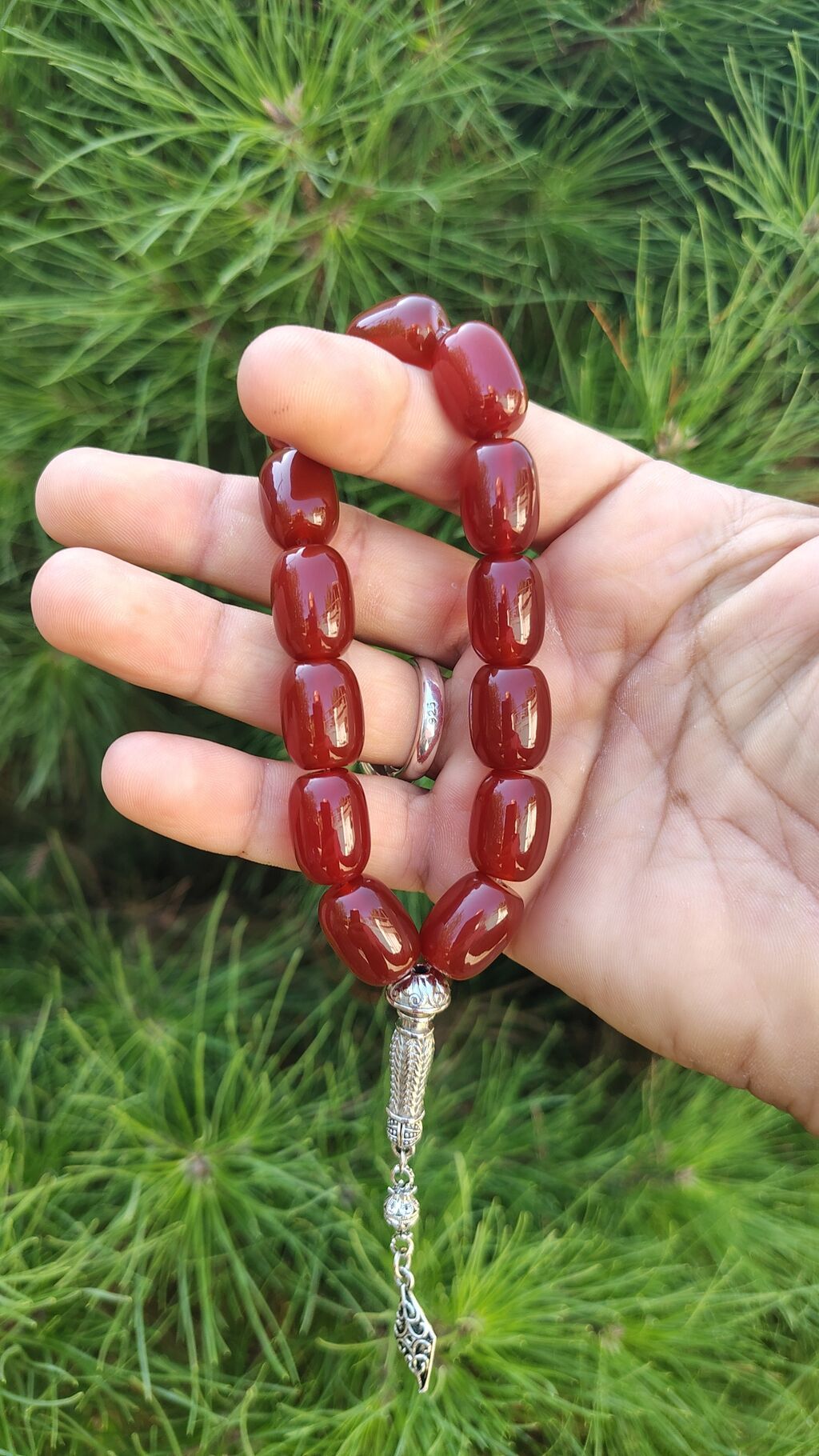 Qırmızı aqat tespih - Material: Qırmızı rəngli cilalı daş muncuqlar — Uca bilərziklər, Digah