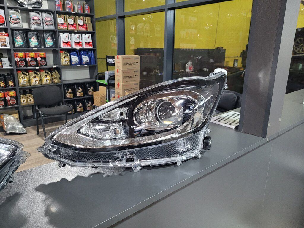 "Toyota Aqua" ön farası 2018 — Ehtiyat hissələri və aksesuarlar, Bakı (2)
