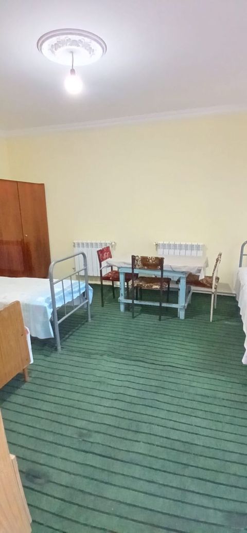 Kirayə verilir: geniş, işıqlı 1 otaqlı yaşayış sahəsi - Otaq: böyük — Bakı