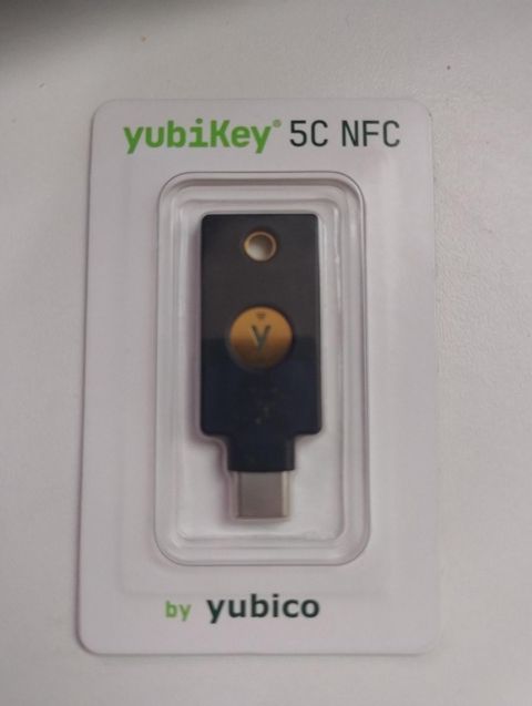 YubiKey 5C NFC təhlükəsizlik açarı — Bakı