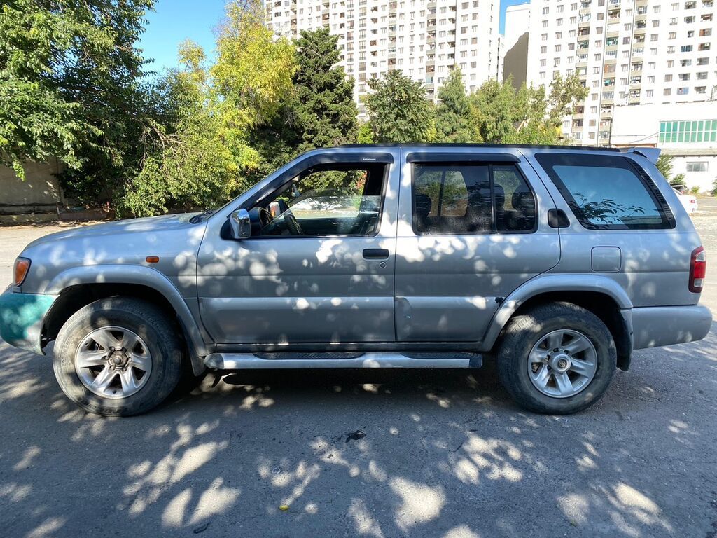Nissan pathfinder - Kuzov: gümüş rəng, yüksək klirens, yan — Avtomobillər, Digah