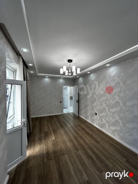Satılır 2 otaqlı köhnə tikili 65 m²