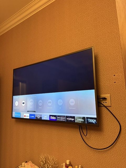 Samsung Smart TV divara quraşdırılmış panel - Ekran: təxminən 43–50 — Masazır