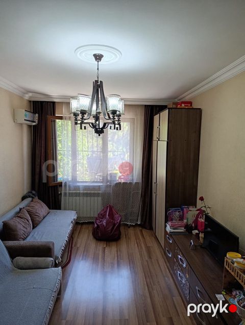Satılır 1 otaqlı köhnə tikili 38 m²