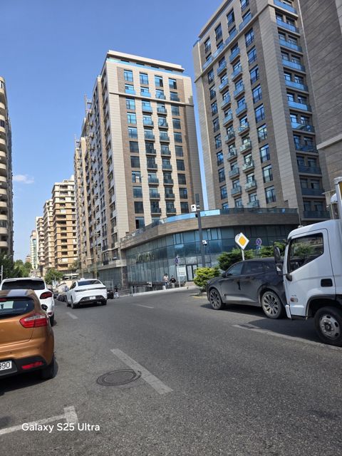 Satılır obyekt 1100 m² — Bakı