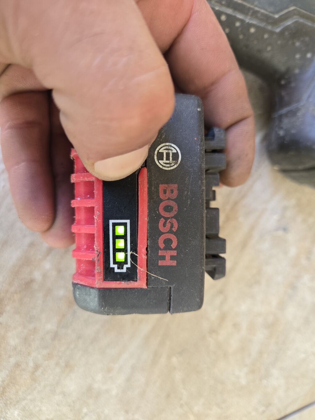 Bosch GBA 14.4V 4.0Ah Li‑ion akkumulyator və uyğunlaşan Bosch 14.4V — Müxtəlif alət dəstləri, Oğuz (2)