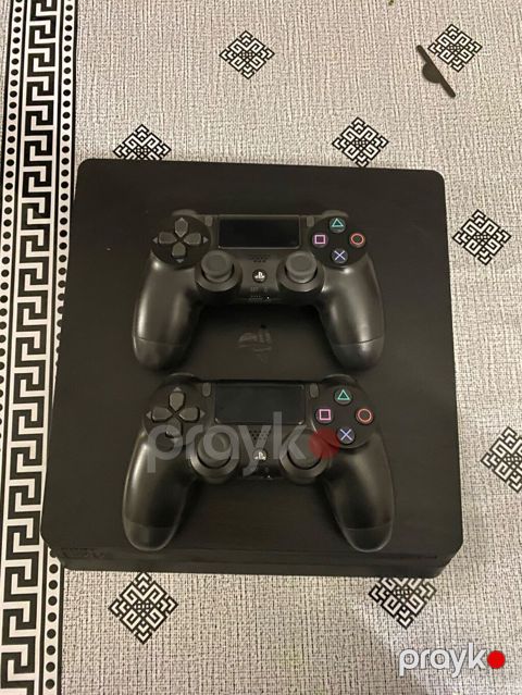 Salam ps 4 satilir.ideal veziyyetdedi.işlekdi.icinde ufc,fc26,eafutbol — Bakı