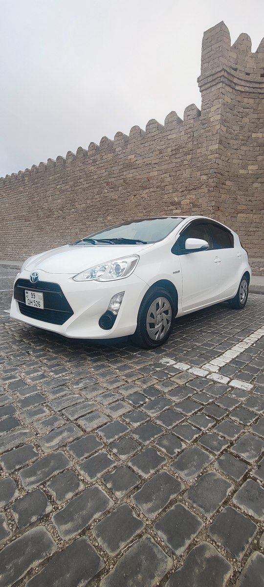 Toyota Aqua, 2016 il, icarəsi — Avtomobil icarəsi, Bakı (3)