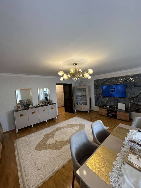 Satılır 2 otaqlı köhnə tikili 80 m² — Bakı