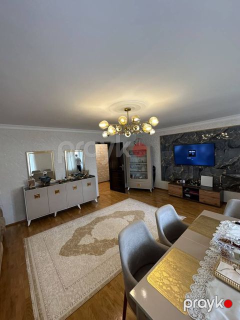 Satılır 2 otaqlı köhnə tikili 80 m²